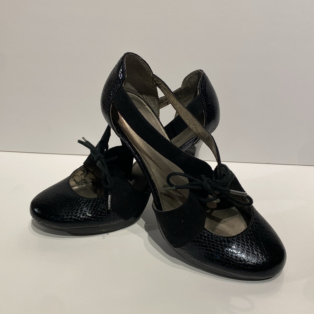 FERGALICIOUS Black Heels!!!